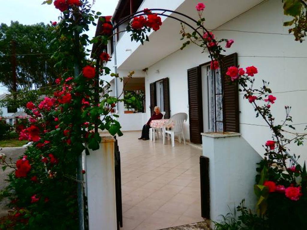 Eftichia Apartment Roda  Exterior photo